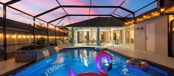 Luxury Oasis! Heated Pool, Pickleball, Mini Golf and Games, Sleeps 16-20!