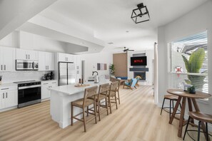 Refrigerador, microondas, horno, placa de cocina