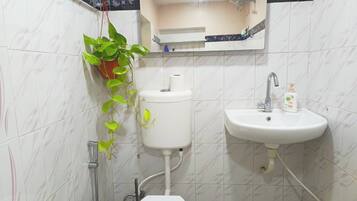 Doccia, asciugacapelli, bidet, asciugamani