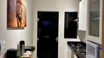 Superior Apartment, City View | Private kitchen