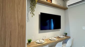 Premium Studio Suite | In-room dining