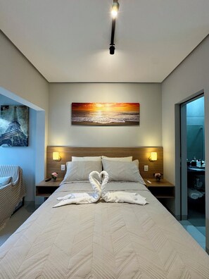 Premium Studio Suite, 1 Bedroom, Patio | Hypo-allergenic bedding, free WiFi - Ahava Flat - Hospedagem Inteligente (Montes Claros)