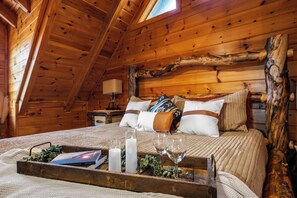 Room - Resort Perks|Amazing Location|Hot Tub|Game Room (Pigeon Forge)