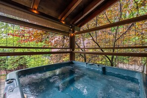 Outdoor spa tub - Resort Perks|Amazing Location|Hot Tub|Game Room (Pigeon Forge)
