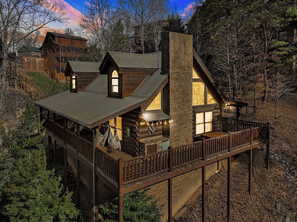 Exterior - Resort Perks|Amazing Location|Hot Tub|Game Room (Pigeon Forge)