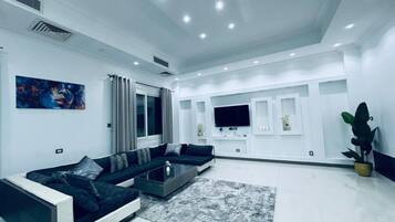 Deluxe Villa, Garden View | Living area