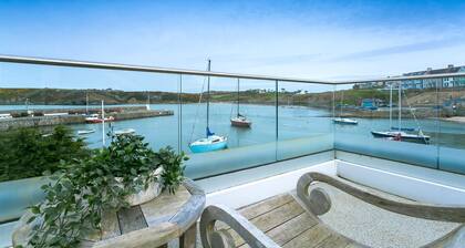 Thalassa - sleeps 6 guests in 3 bedrooms