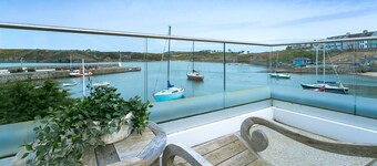 Thalassa - sleeps 6 guests in 3 bedrooms