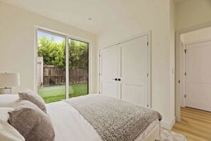 Room - Modern 3BR Luxury ADU w/ Designer Kitchen & Laundry in Rancho Park (Los Angeles)