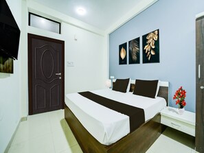 House - Super Collection O Hotel Sp14 (Indore)