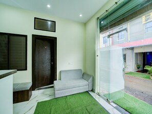 House | Reception - Super Collection O Hotel Sp14 (Indore)