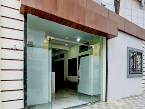 House | Reception - Deluxe Hotel Sp14 (Indore)