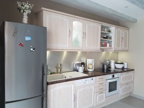 Private kitchen - Vacation home with pool/ 7 persons "Aux Petits Bonheurs (Gizay)