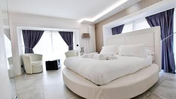 In-room safe, desk, laptop workspace, blackout curtains