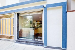 บ้านพัก | ฝ่ายต้อนรับ