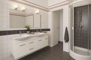 Towels, soap, toilet paper - Modern penthouse for up to 5 people near Berlin. Only 15 minutes to BER! (Ludwigsfelde)