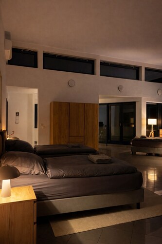 Modern penthouse for up to 5 people near Berlin. Only 15 minutes to BER!