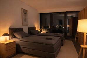 2 bedrooms, free WiFi, bed sheets - Modern penthouse for up to 5 people near Berlin. Only 15 minutes to BER! (Ludwigsfelde)