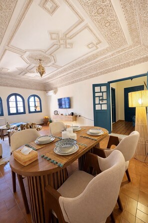 Dining - Spacious and Stylish 2-bedroom apartment with 2 balconies in Hivernage/Gueliz (Marrakesh)