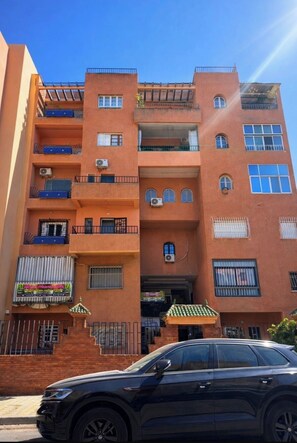 Exterior - Spacious and Stylish 2-bedroom apartment with 2 balconies in Hivernage/Gueliz (Marrakesh)