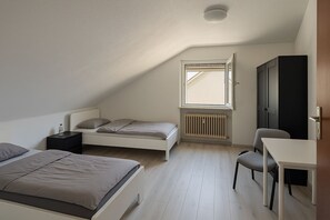 WiFi, bed sheets