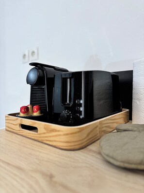 Coffee and/or coffee maker - La Petit Halte de Bourgtheroulde 1-bedroom apartment in Bourgtheroulde (Grand Bourgtheroulde)