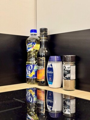 Food and drink - La Petit Halte de Bourgtheroulde 1-bedroom apartment in Bourgtheroulde (Grand Bourgtheroulde)