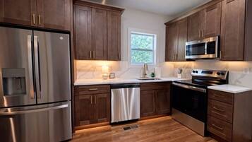 Coffee/tea maker, fridge, microwave, oven
