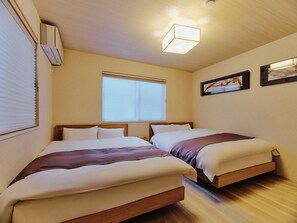 4 bedrooms, iron/ironing board, internet, wheelchair access