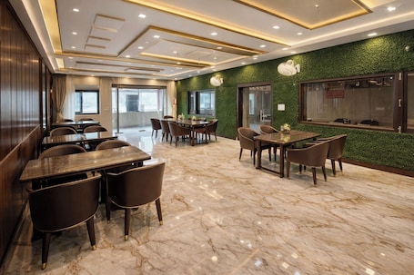 Dining. Hotel kichha embassy