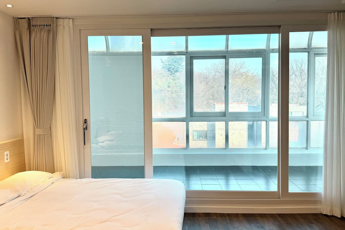 Family Quadruple Room, 2 Queen Beds, Non Smoking, Private Bathroom