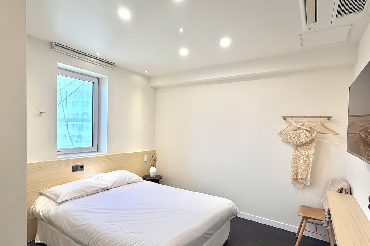 Superior Double Room, 1 Queen Bed, Non Smoking, Private Bathroom