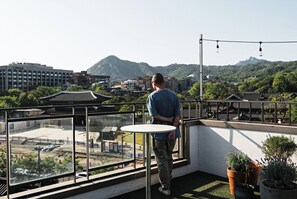 Outdoor dining - Unplug Anguk (Seoul)