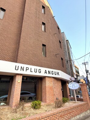 Exterior - Unplug Anguk (Seoul)