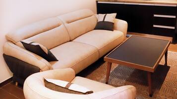 Comfort suite, balkon, uitzicht op de stad | Woonruimte