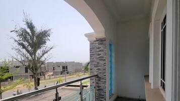 Deluxe Suite, Balcony, City View | Terrace/patio