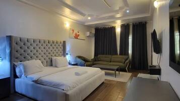 Deluxe Suite, Balcony, City View