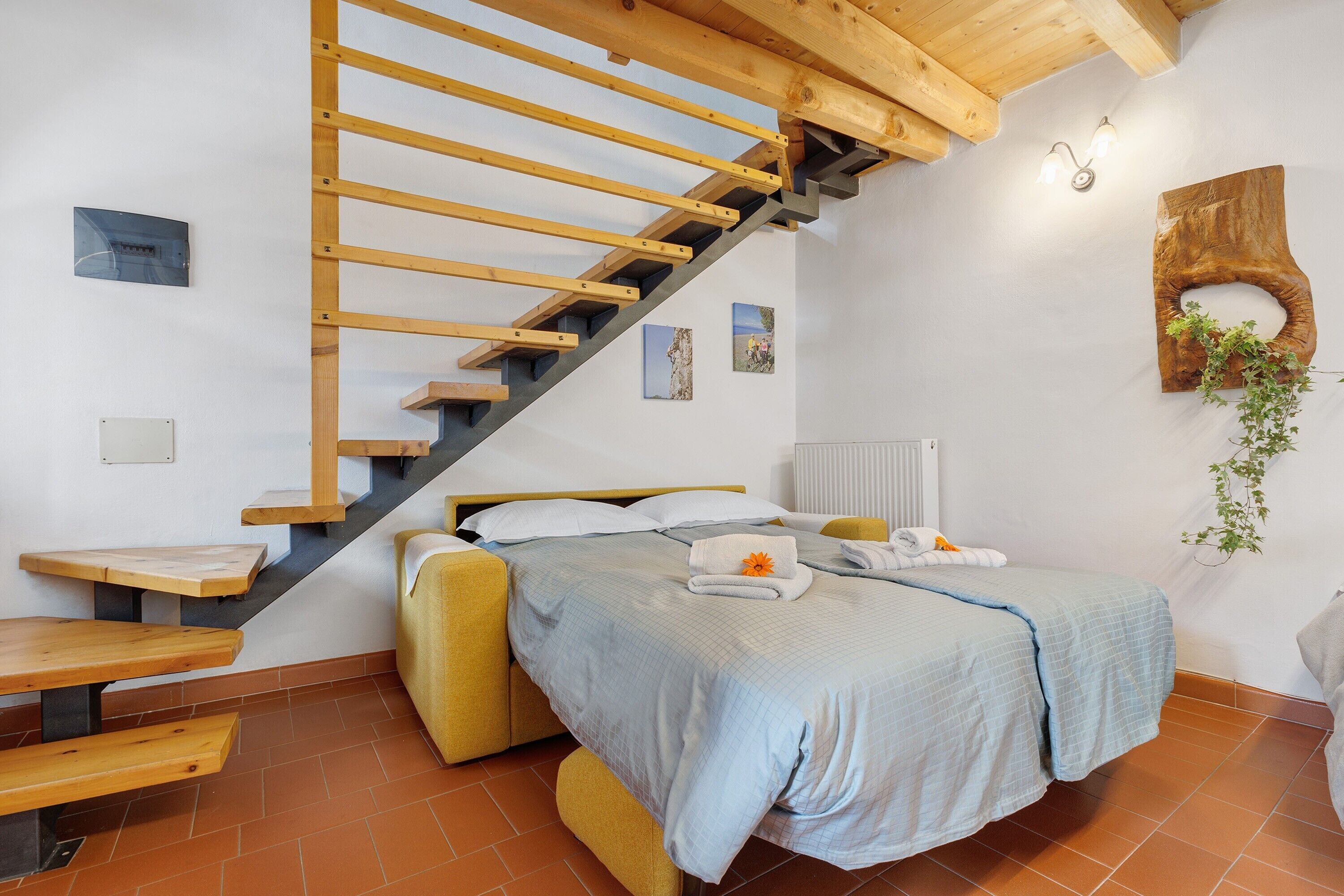 Iron/ironing board, WiFi, bed sheets