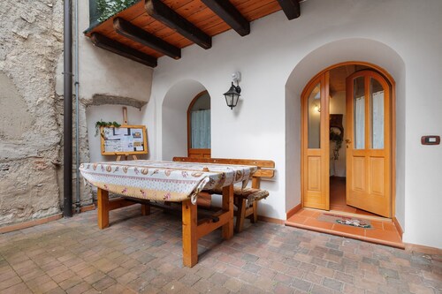 Appartamento 'Casa Sole' con vista montagna, balcone e Wi-Fi