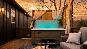 Tina de hidromasaje al aire libre