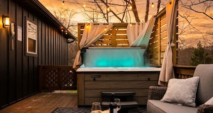 Hill Yea! Deck Fireplace + Hot Tub + Fenced Dog Run + EV Charger