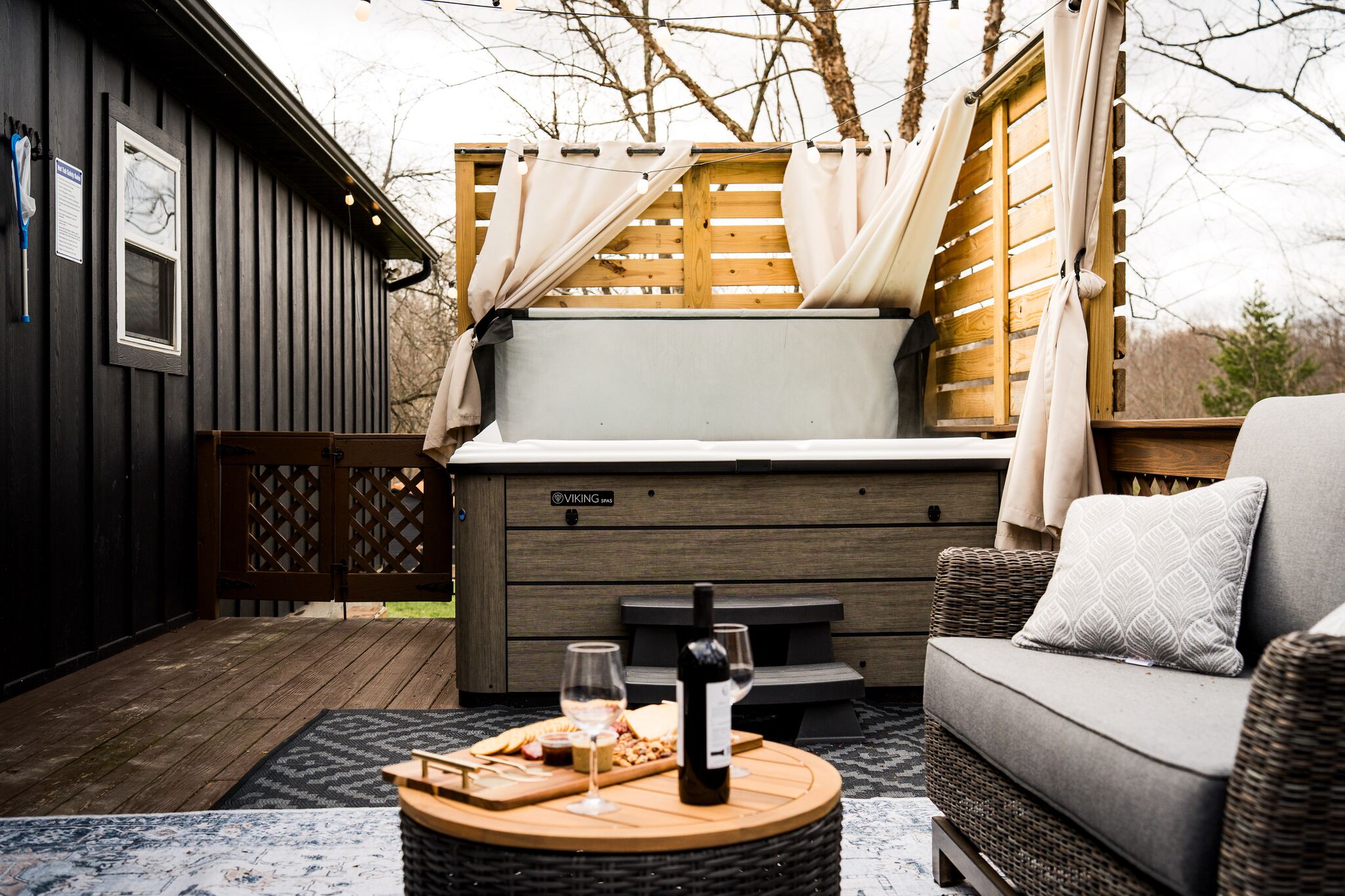 Outdoor spa tub