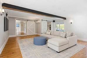 Living area - Falmouth Foreside Cottage Escape - Wraparound Porch + Luxe Kitchen (Falmouth)