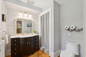 Bathroom - Falmouth Foreside Cottage Escape - Wraparound Porch + Luxe Kitchen (Falmouth)