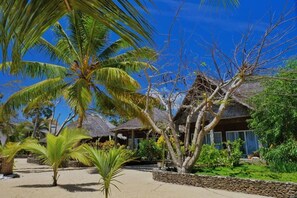 Superior bungalow, uitzicht op strand | Terrein van de accommodatie
