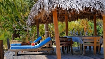 تناول الطعام بالخارج