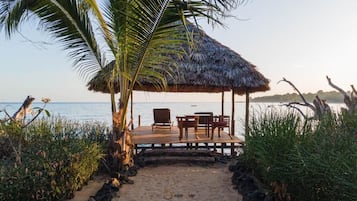 Bungalow Standard, vue plage | Restauration extérieure