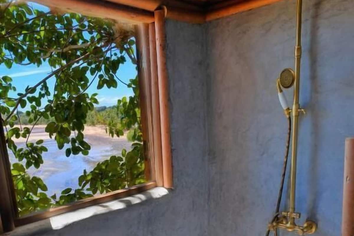 Deluxe Cabin, Bay View | Bathroom