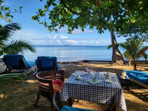 Superior Bungalow, Beach View | Outdoor dining - Sangany lodge (Nosy-be)