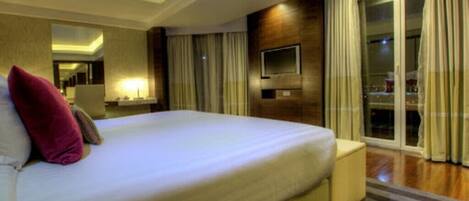 Soundproofing, iron/ironing board, free WiFi